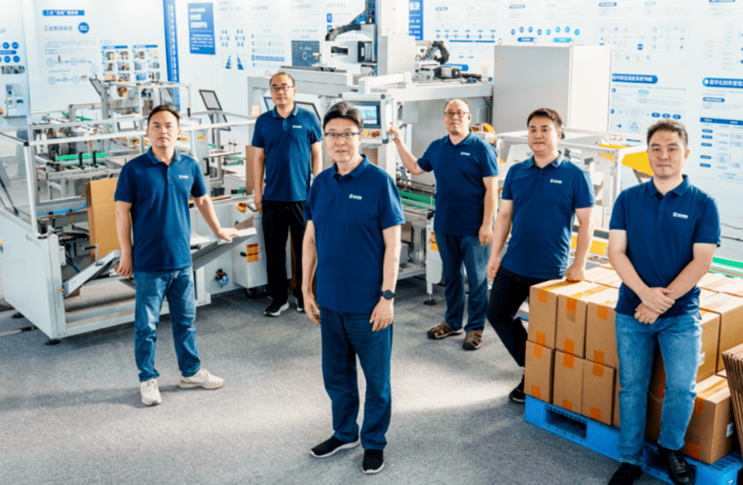 廿九載實(shí)業(yè)報(bào)國(guó)路，七十六載中華復(fù)興夢(mèng)！深拓之歌祝福祖國(guó)繁榮昌盛